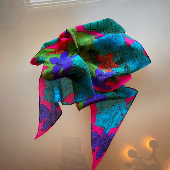 Vintage Liz Claiborne silk scarf - Picture 8 of 15